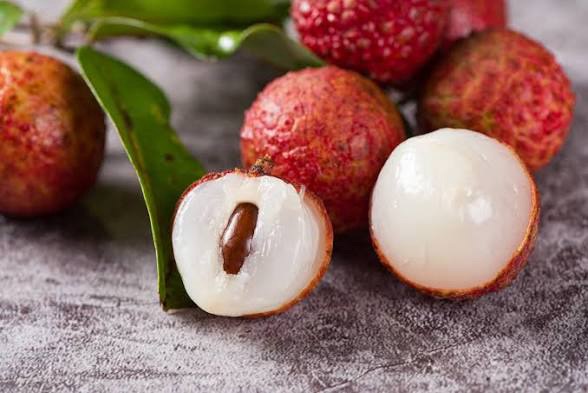 🍒 Discover the Sweet Magic of Lychee: A Tiny Fruit With Powerful&nbsp;Benefits